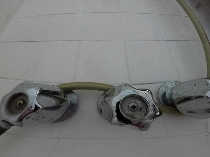 Lizzy Yum VR: Ліз Янг, vr 2025, розширююча секс-іграшка для купання 9