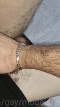 Un'enorme sorpresa sotto la gonna di un uomo etero che indossava i vestiti di sua moglie, sono scioccato