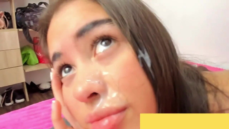 Teen amateur Latinas: Mi hermanastra chupa, folla y toma semen en la cara