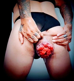 Mitt enorma gapande rövhål i en rem