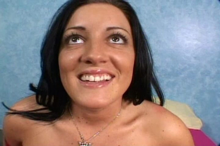 Hefburg: Une fille de 18 ans aux seins énormes reçoit un lustre d’homme