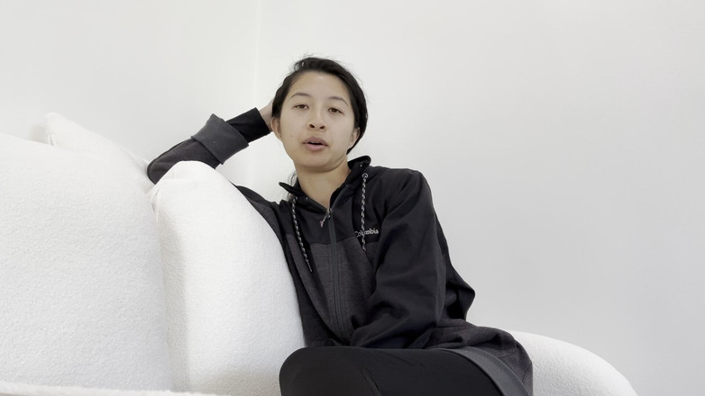 Felicity Azura: Padrona di casa asiatica CFNM