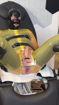 CBT schiacciamento delle palle e doppia sonda in silicone con madame li Ying e la nostra gomma di ingoio