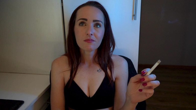 Alicia Robertz: Dorongan Seksi Merokok