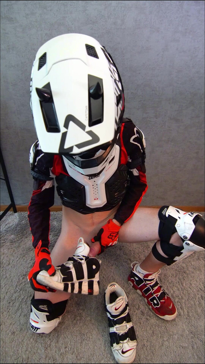 Sneakersmax98: Dick w moich ulubionych trampkach