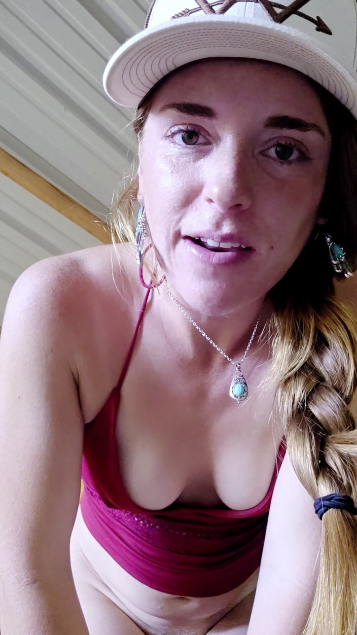 NaughtyRedFarmgirl: Büyük götlü kızıl saçlı sana göt yediriyor
