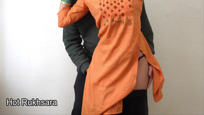hot_rukhsara: Indian Hot Rukhsara dikongkek tegar dalam gaya doggy dalam pakaian...