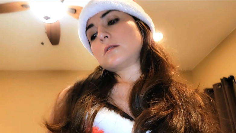 Annalee Blue: Amatérská MILF dává POV kouření a šukání na Vánoce