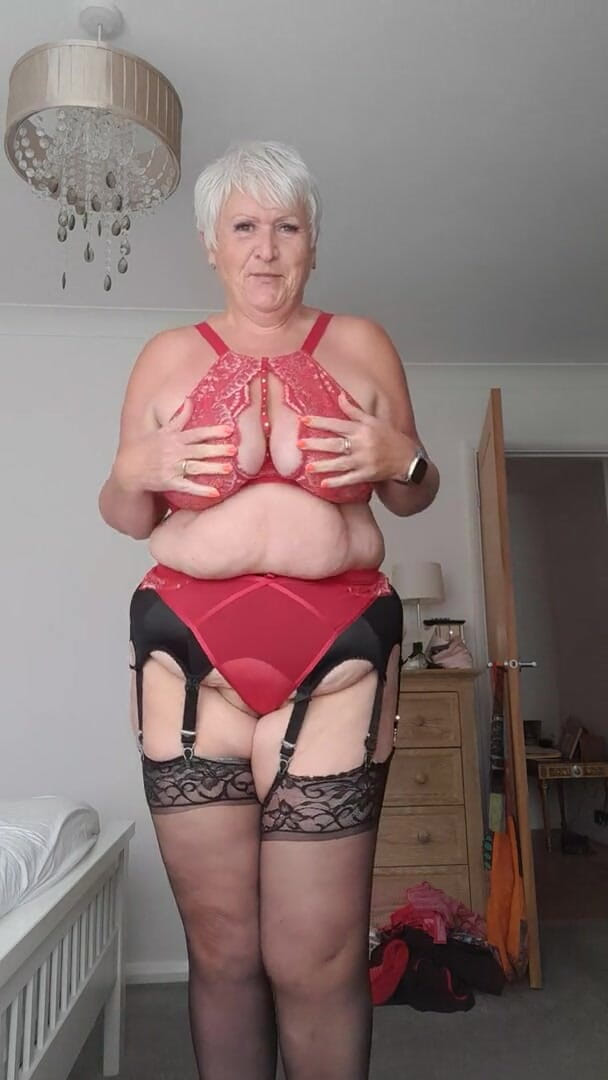 Uk Joolz: Loving my new lingerie