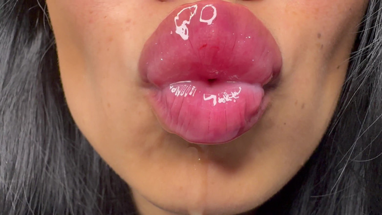 Asmr_mouth: Les cumropes blancs comme mon lipgloss