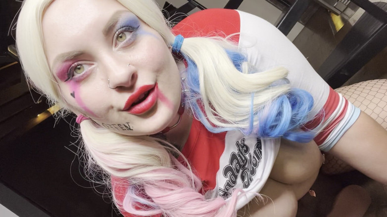 ChandlerKnight: Harley Quinn fickt das Joker-mädchen