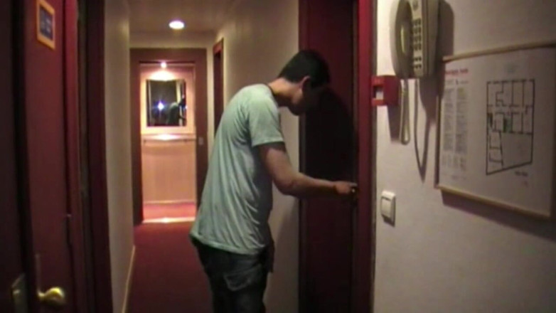 Jess Royan XXX: Scopata in hotel da un arabo etero con Mathieu Ferathi