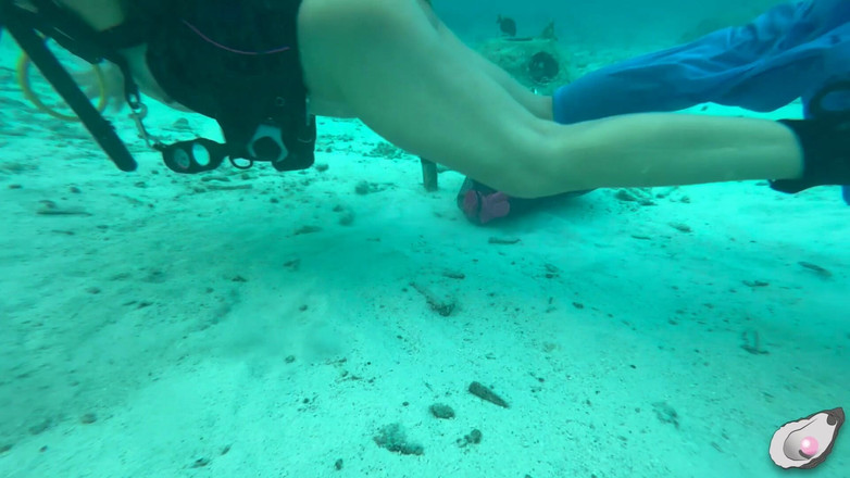 Mistress Pink Pearl: Supergirl rencontre la pieuvre la plus excitée de Bonaire