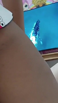 Nevlastní bratr keli v jejím elmo pyžamu, chce sát ptáka