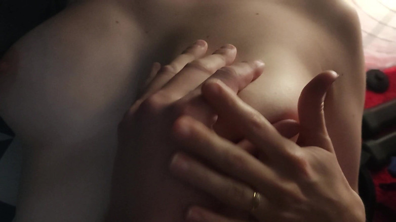 2HotTooFuck: Kom på GF: s vänner fitta medan hon är på jobbet