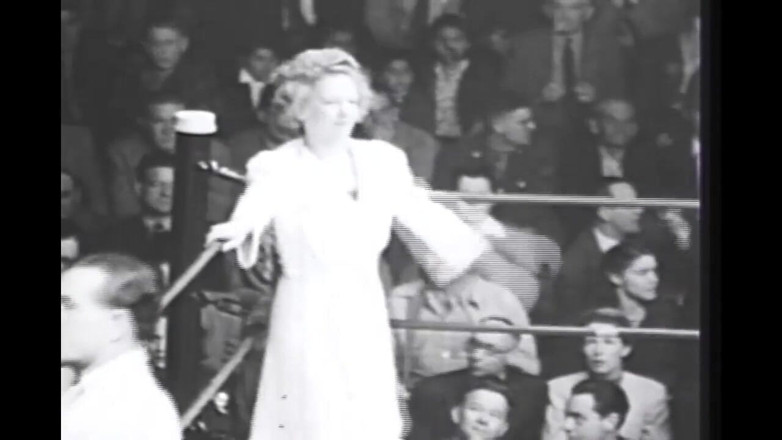 Vintage megastore: Nero e bianco e molta pelliccia degli anni '30