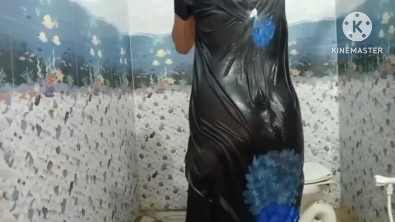 Ankurpriya000: Didi'nin banyo yaptığını görünce kayınpederin yarağı ayağa kalktı ateşli banyo...