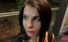 Une superbe MILF allemande se fait enculer dans une gare routière