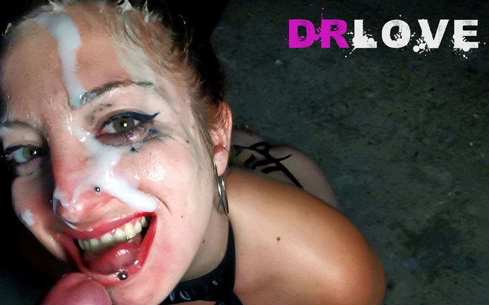 Dr Love: ヴェノム・イービルは小便と精液の入浴を受けている