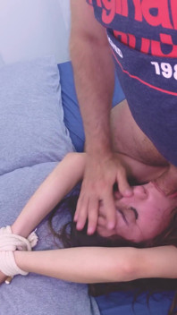 彼女はハードコアなセックスを求め、縛って熱く深い体位で突きました