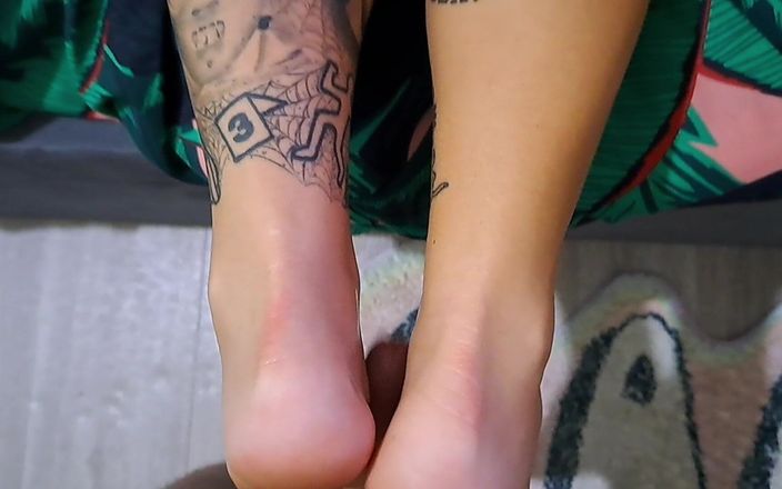 Yourfavecumslut: Footjob oleoso con un'enorme sborrata