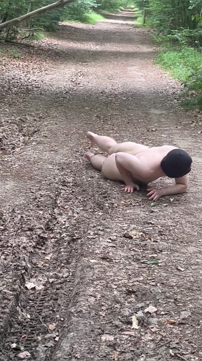 Maitresse Clara: Humillación En el bosque...