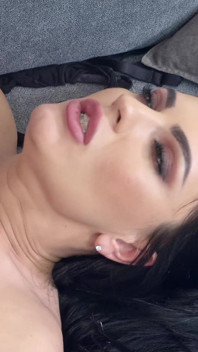 Německý skaut - Velká prsa a perfektní zadek Honey Demon vyzvedněte na casting šukání