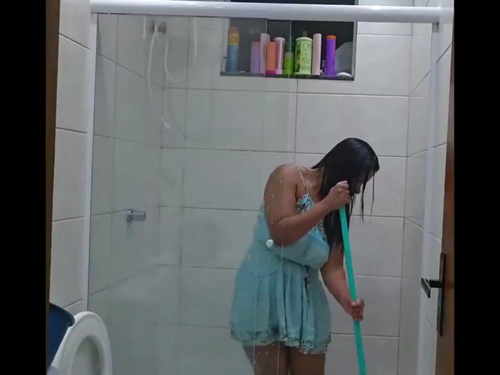 Poppa's Sweet Summer Butter Ball: パパが見張り中にバスルームを掃除させた