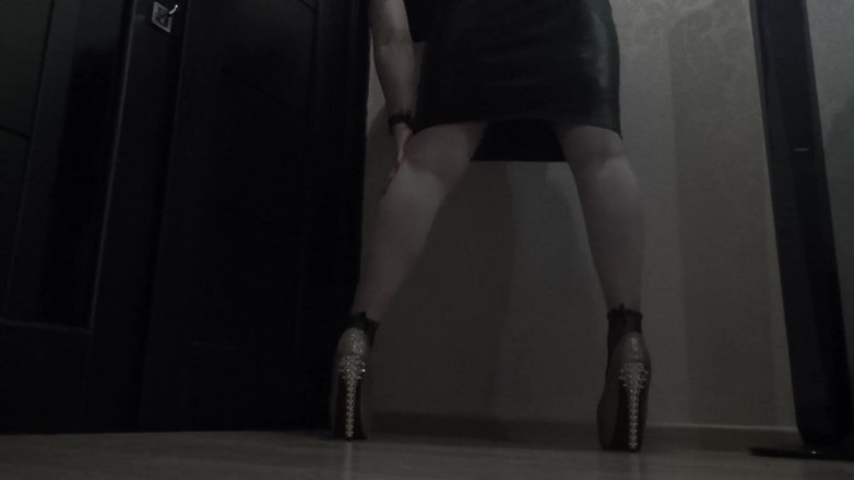 Goddess Misha Goldy: Walking in high heels and socks