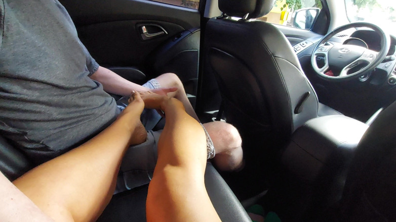 Step Mommy: Madrasta sozinha com enteado no banco de trás do carro...