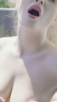 18 plus model bekommt ihren arsch auf dem Balkon unglaublich hart gefickt!