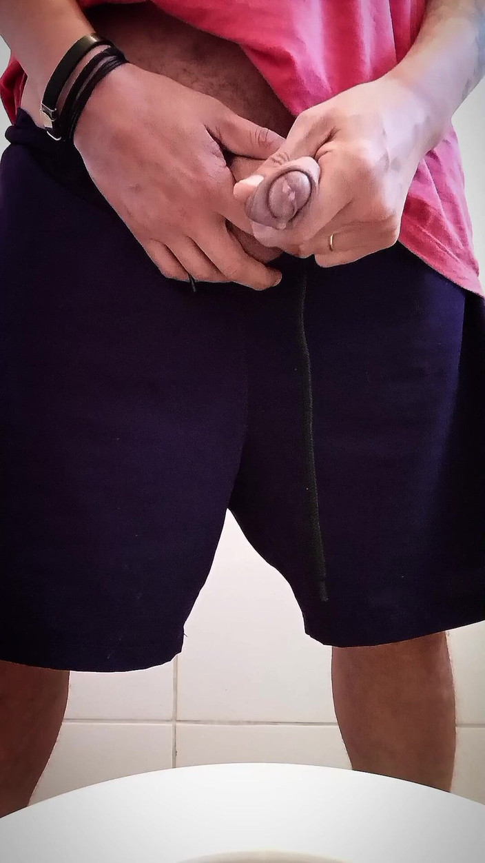 Feets Macho Latino: Ik laat mijn pik leeglopen en laat veel voorvocht sap