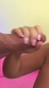 O altă fată sexy care adoră să o ia în curul ei dulce se numește Georgia Peach