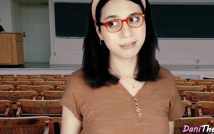 Dani The Cutie: La estudiante sexy Danithecutie obtiene su garganta y su interior...