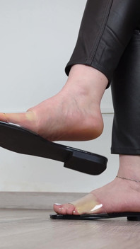 (697) Schuhsammlung: Clear Pvc Flachfolien - Dame Olga (4k)