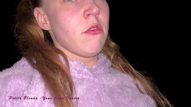 Petite blond your pure desire: Encontro um cara na floresta à noite que me faz minet...