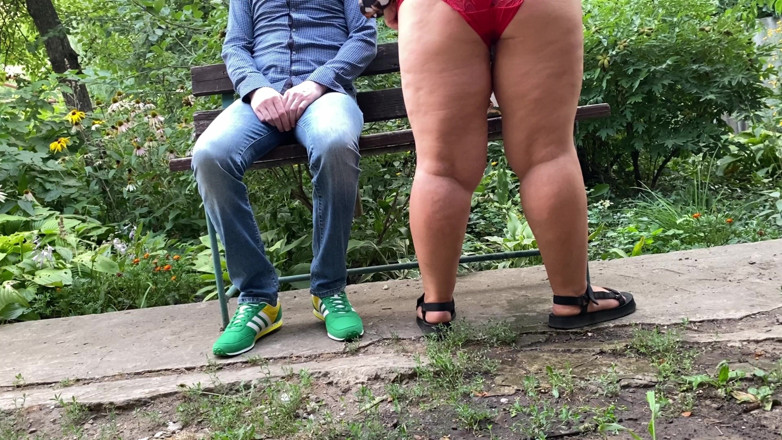 OurFetishLife: pissing in the park I watch and get horny