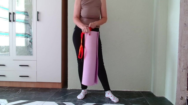 AngelaMilf: The MILF Decided to Do Exercises and Her Hairy Cunt...