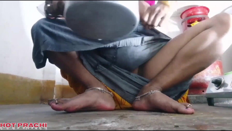 Hot prachi: Prachi Apne Dudh Ka Chai Banake Sasur Ji Ko Piladiya