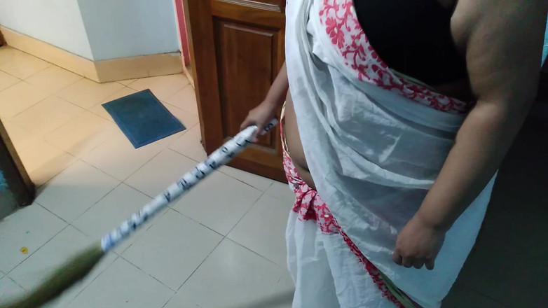 Aria Mia: Tamilská velká prsa a velký zadek Desi Saree tetička je...