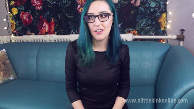 Miss Faith Rae: Een enorme voorbinddildo verrassing