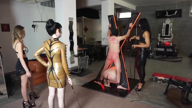 Lady Mesmeratrix Official: Три телочки в женском доминировании порют и наказывают своих рабынь