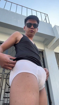 หนุ่มเอเชียสุดหล่อช่วยตัวเองเอาท์ดอร์