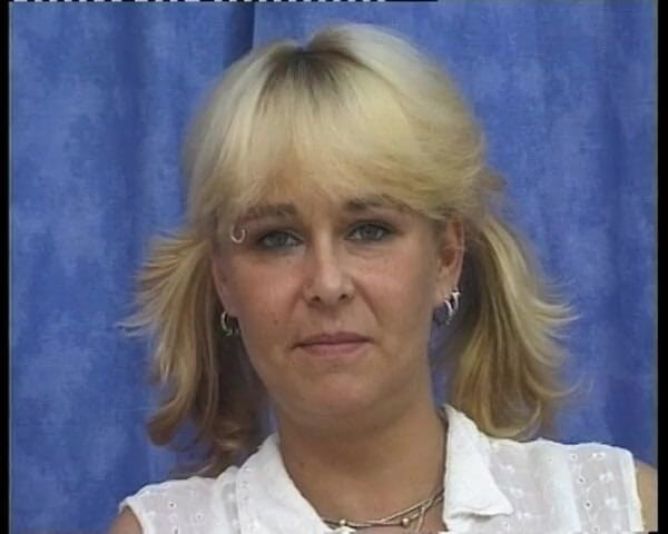 YOUR FIRST PORN: Rijpe stiefmoeder Janina masturbeert haar hele leven