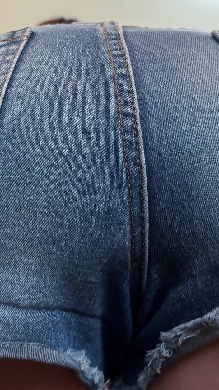 GassyKat: Pov xì hơi trong chiếc quần jean ngắn xì hơi