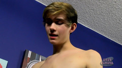 Bare Twinks: Dvojitý výstřik na obličej pro bez sedla Twinks