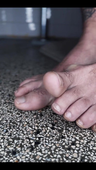 Untuk semua pecinta kaki di sana