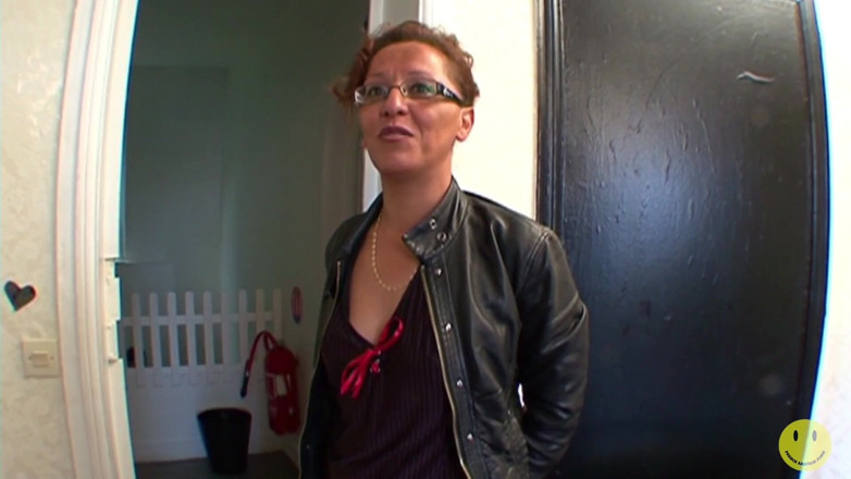 French Amateur Porn: Denna arabiska MILF är i värme