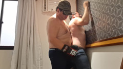 Combat and fetish: Oso policía vs jobber