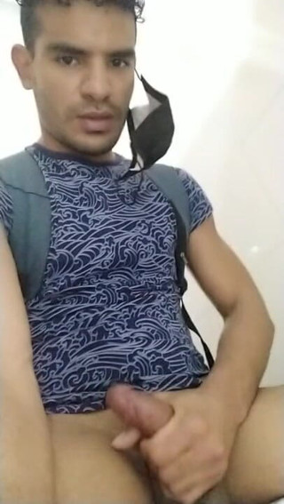 trebol_Jess: Giovane gay latino in bagno